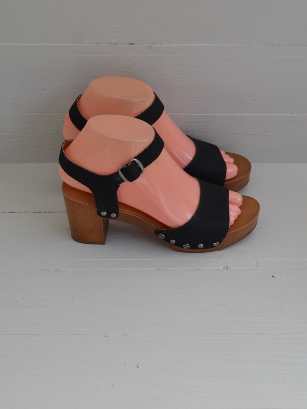 Lucky Brand Faux Leather Hashti Black Peace Love Platform Block Heel Sandals 6m